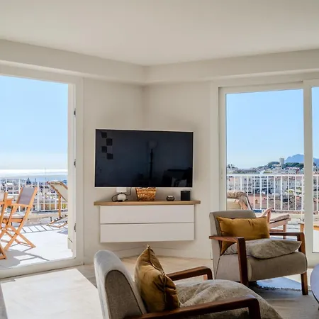 Avec Terrasse Et Vue Apartment