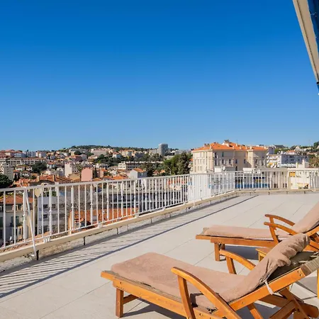 Avec Terrasse Et Vue